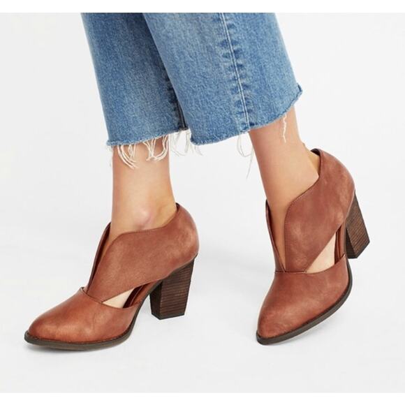 NWOT Jeffrey Campbell x Free People Deep V Cutout Leather Heeled Booties Size 8 - Picture 1 of 10